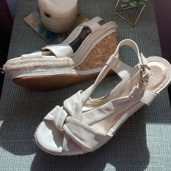 #186 Antonio Melani Cream Color Wedges - Picture 1 of 6